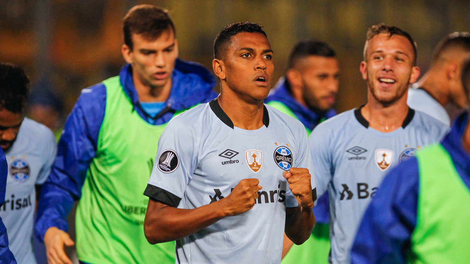 Gr&ecirc;mio atravessou uma montanha-russa contra o Guaran&iacute;, mas empate saiu em conta