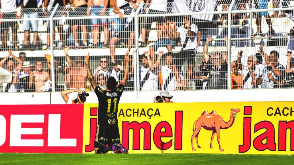 Lucca, da Ponte Preta, comemora gol (Foto: Ponte Preta)