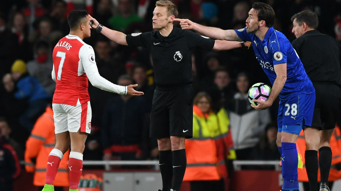 Tem simula&ccedil;&atilde;o rid&iacute;cula na Europa tamb&eacute;m, cortesia de Alexis S&aacute;nchez