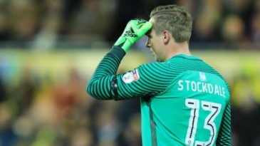 Quando já podia: Após o acesso, goleiro do Brighton faz dois gols contra com as costas