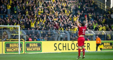 Subotic é um cara de sorte por receber tamanha festa no reencontro com a Muralha Amarela