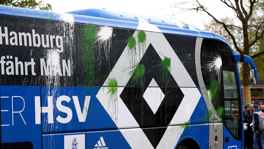 Diante da semana tensa, tinta no &ocirc;nibus do Hamburgo soou como piada de mau gosto