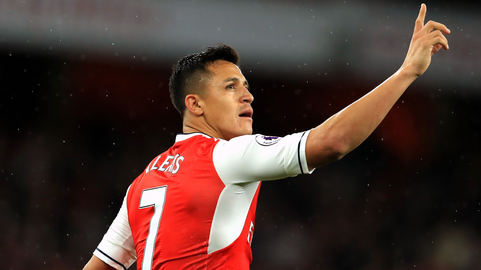 Alexis: &ldquo;Quero jogar a Champions, mas meu futuro depende da decis&atilde;o do Arsenal&rdquo;