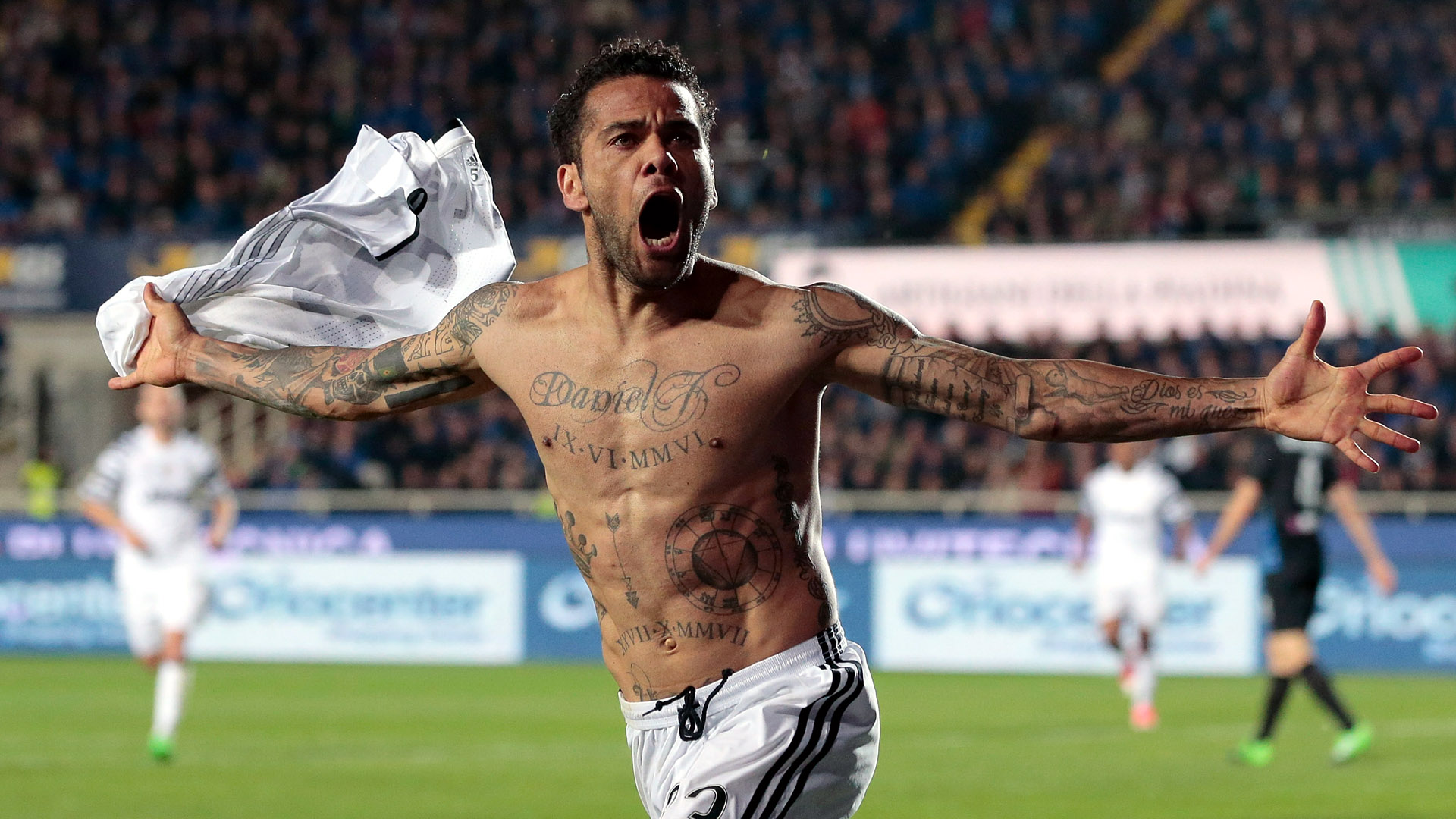 Dani Alves comemora gol da Juventus (Photo by Emilio Andreoli/Getty Images)