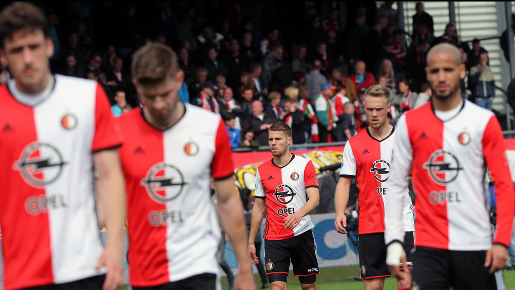Feyenoord podia ser campe&atilde;o depois de 18 anos, mas derrota adiou tudo para &uacute;ltima rodada