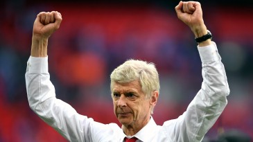Com contrato renovado, Wenger terá enorme desafio para provar que Arsenal acertou