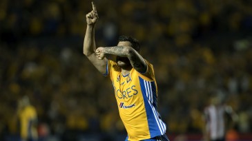 Gignac faz dois gols no final e Tigres arranca empate insano contra Chivas na final do Mexicano