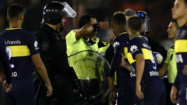 Furioso com pênalti no último minuto, torcedor do Boca liga para polícia e denuncia “roubo”