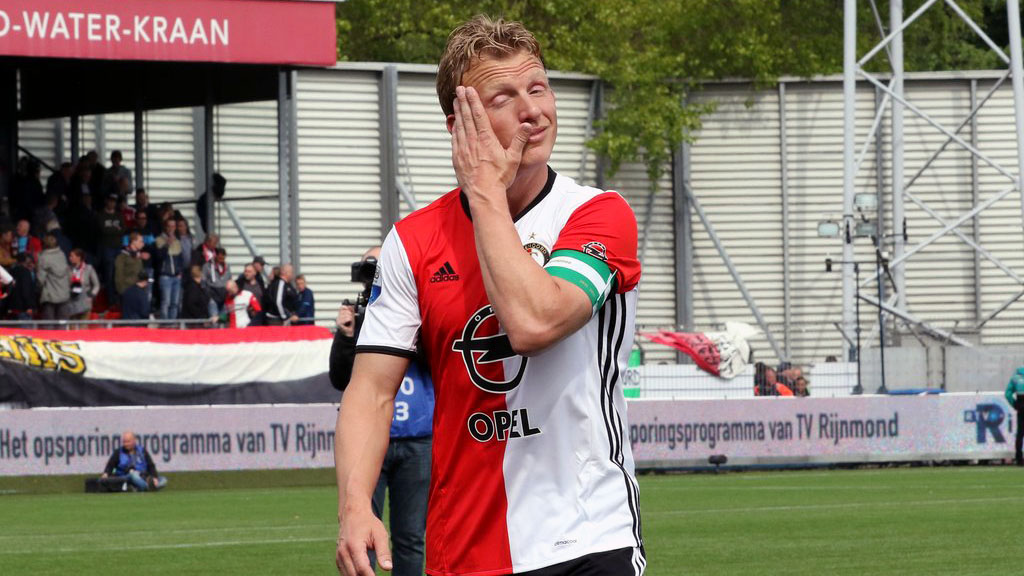 Kuyt, do Feyenoord, deixa o campo ap&oacute;s derrota