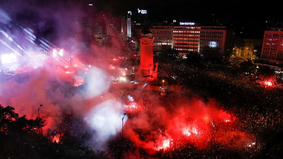 Poucos eventos s&atilde;o t&atilde;o impressionantes quanto uma comemora&ccedil;&atilde;o de t&iacute;tulo do Benfica