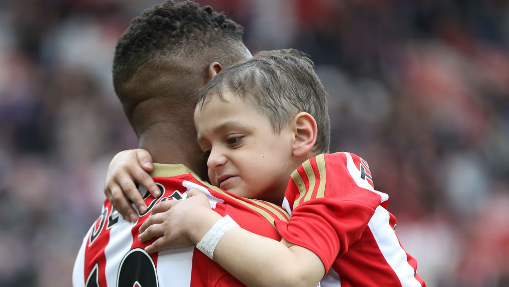 Em mensagem, Defoe d&aacute; adeus ao seu melhor amigo: &ldquo;Durma bem, pequenininho&rdquo;