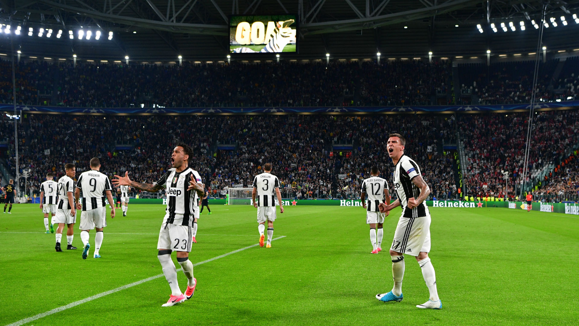 Daniel Alves: &ldquo;Estamos famintos pelo sucesso e queremos fazer hist&oacute;ria&rdquo;