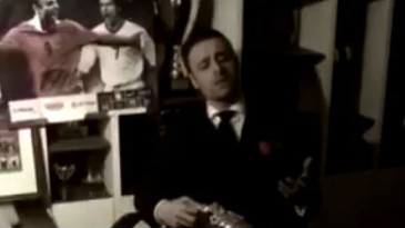 Berbatov encarnou Don Corleone em reedição de Poderoso Chefão para promover amistoso