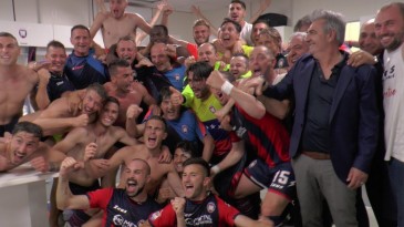 Um fábula na Calábria: salvação leva Crotone à loucura e técnico a pedalar 1,3 mil kms