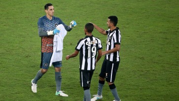 [Vídeos] 10 grandes defesas da rodada do Brasileirão, na qual os goleiros voaram