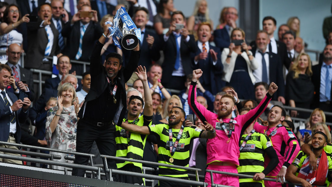 Jogo tenso e disputa de p&ecirc;naltis trazem o Huddersfield de volta &agrave; elite ap&oacute;s 45 anos
