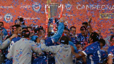 Recheada de medalhões, La U surpreende no fim e volta a imperar no Chile, campeã do Clausura