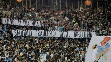 Além da faixa, torcida da Lazio publicou uma carta em respeito ao adeus de Totti