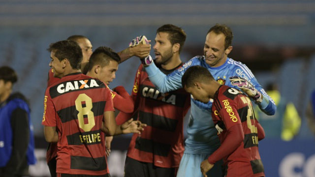 Magr&atilde;o merece as rever&ecirc;ncias por mais uma noite heroica salvando o Sport