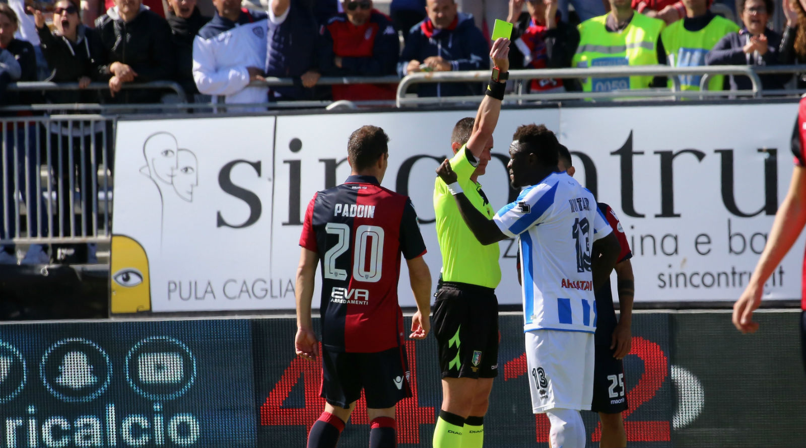 Comiss&atilde;o disciplinar relativiza racismo contra Muntari e mant&eacute;m cart&atilde;o contra o gan&ecirc;s