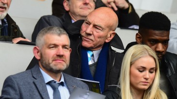 Patrick Stewart esbanja admiração por David Wagner: “Gostaria que fosse meu diretor”