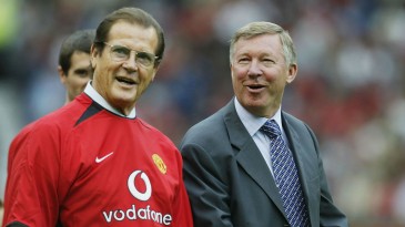 Nos momentos em que não era 007, Roger Moore usou a febre pelo futebol para um mundo melhor