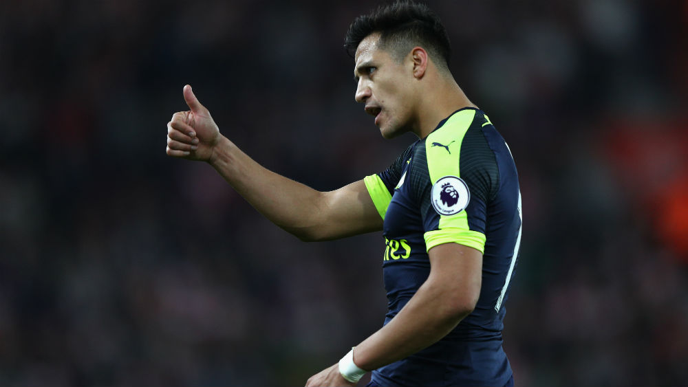 S&aacute;nchez vem carregando o Arsenal rumo a uma vaga na Champions cada vez mais poss&iacute;vel