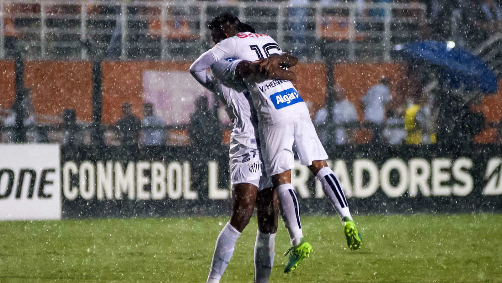 Orquestrado por Lucas Lima, o Santos buscou uma vit&oacute;ria para lavar a alma no Pacaembu