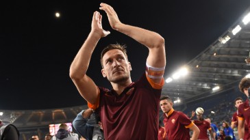 Fim de uma das mais belas histórias: Totti confirma último jogo pela Roma e fala em desafio