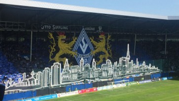 Waldhof Mannheim colocou 25 mil no estádio e fez esse mosaico fantástico na quarta divisão alemã