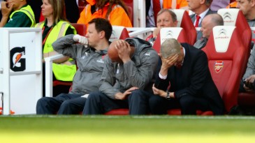 Wenger diz que inauguração do Emirates foi o começo do “período mais difícil” de sua vida