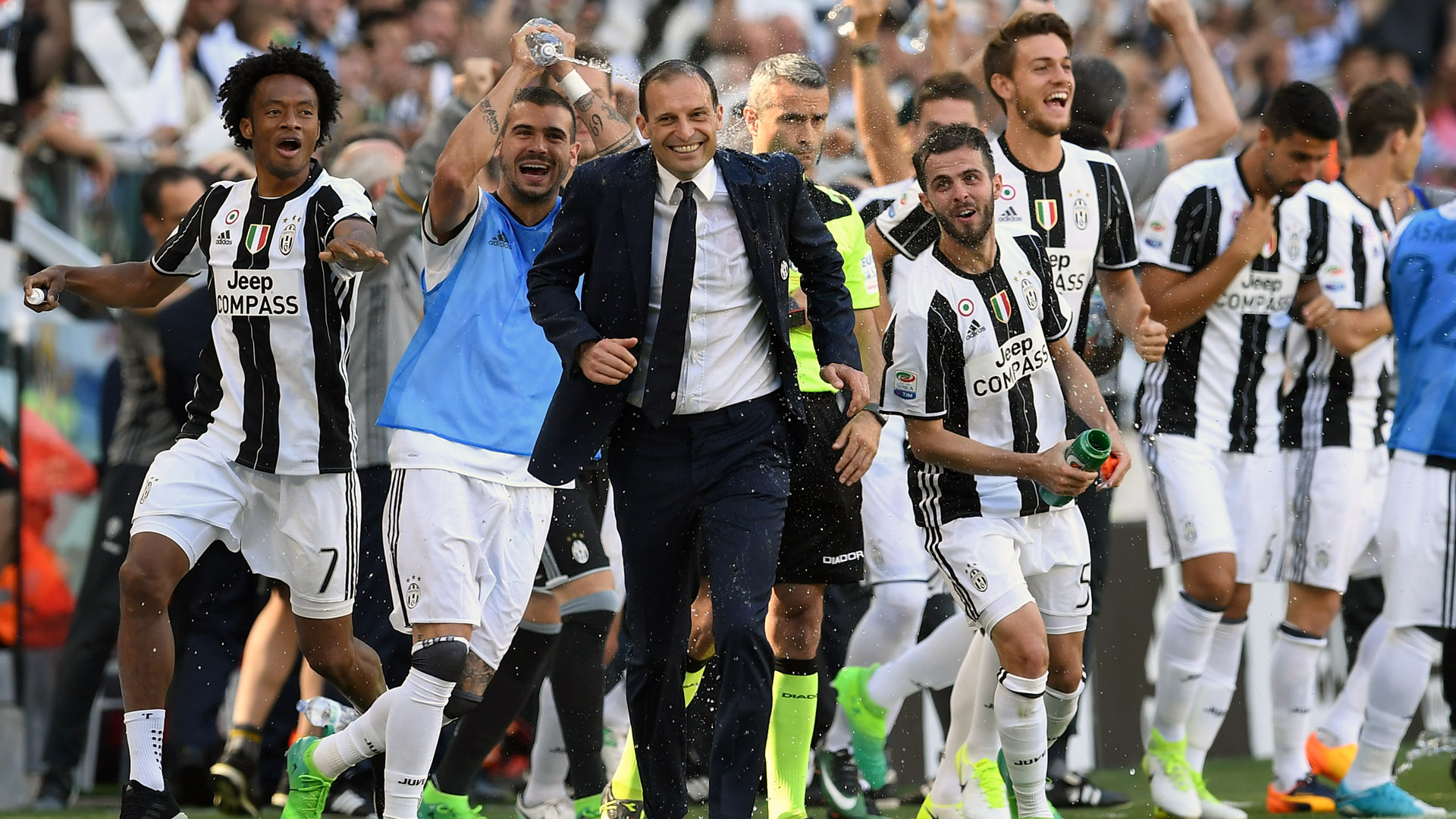 Allegri elogia rivais, quer Juventus com desempenho melhor e admite: quer Douglas Costa