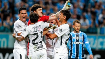 Corinthians bateu Grêmio com Cássio e o surpreendente Paulo Roberto como destaques