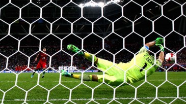 Prorrogação, bola na trave, pênaltis: desta vez, o Chile é quem vence com Bravo como herói