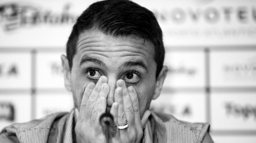 A dor de Montillo para encerrar o sofrimento e as lágrimas de uma grande atitude