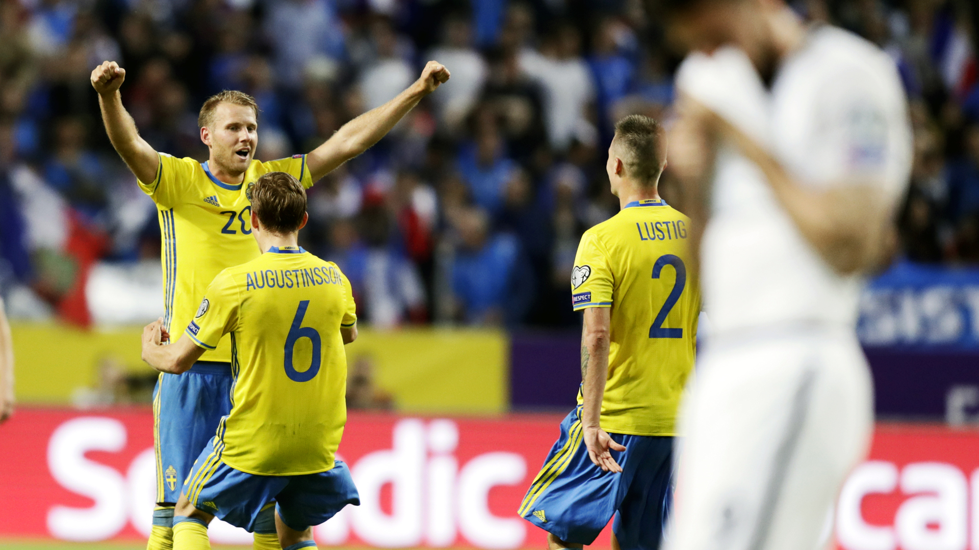 Fran&ccedil;a teve gola&ccedil;o de Giroud, mas falha de Lloris e gola&ccedil;o de Toivonen d&atilde;o vit&oacute;ria &agrave; Su&eacute;cia