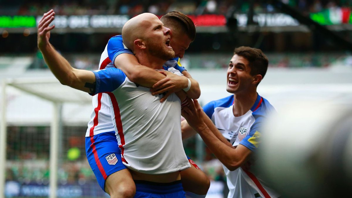 O gola&ccedil;o de Bradley e o Azteca ensurdecedor engrandeceram um M&eacute;xico x EUA em chamas