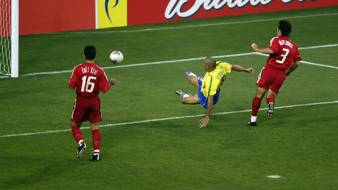 Coreia e Jap&atilde;o, 15 anos: Brasil estreia vencendo a Turquia &ndash; com uma m&atilde;ozinha do &aacute;rbitro