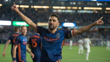 David Villa sobra na MLS: com caneta e marcador no chão, veja só o golaço que ele fez