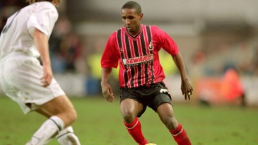 Dezesseis anos depois, Defoe volta ao Bournemouth trazendo boas lembranças