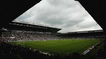 Orgulho recuperado: após 13 anos, Leeds compra o seu estádio de volta