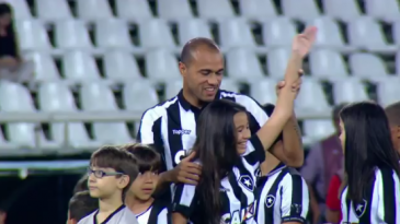 Giulia deixou outra imagem para sempre, ovacionada pela torcida no Nílton Santos