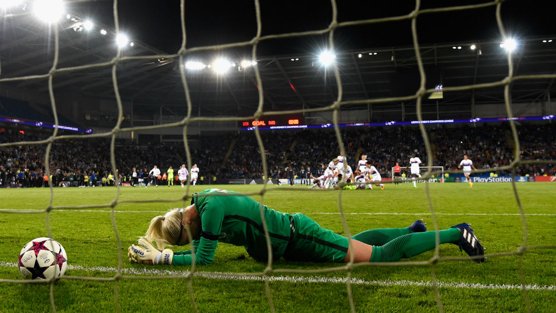 Katarzyna Kiedrzynek lamenta a derrota (Foto: Getty Images)