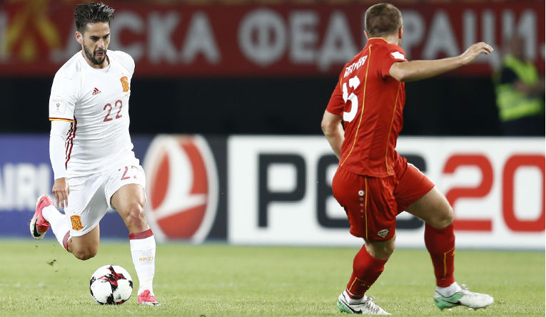 Dois m&aacute;gicos, Iniesta e Isco tiraram o coelho da cartola para a vit&oacute;ria da Espanha