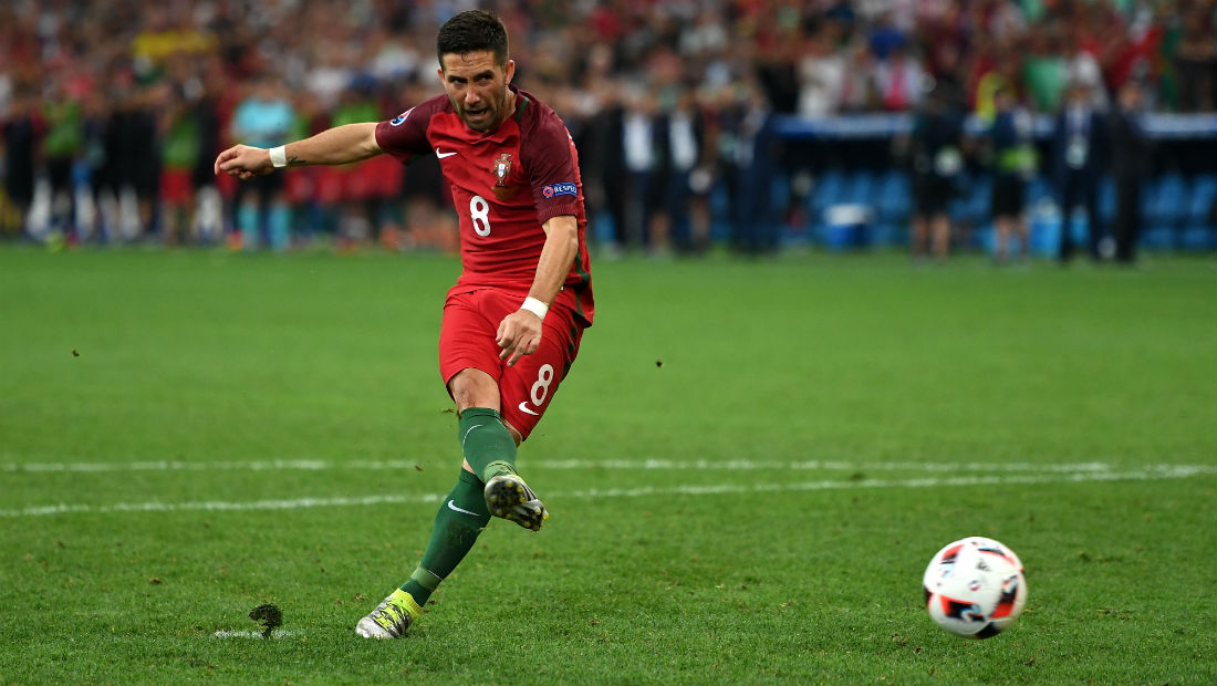 Moutinho marcou dois gols de falta quase id&ecirc;nticos em amistoso de Portugal