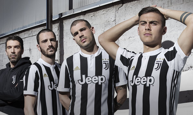 Juve oficializa nova camisa com aquilo que todos j&aacute; sabiam, o novo escudo no peito