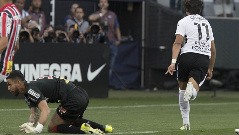 Em grande fase, Romero impressionou por tudo o que ofereceu ao Corinthians no cl&aacute;ssico