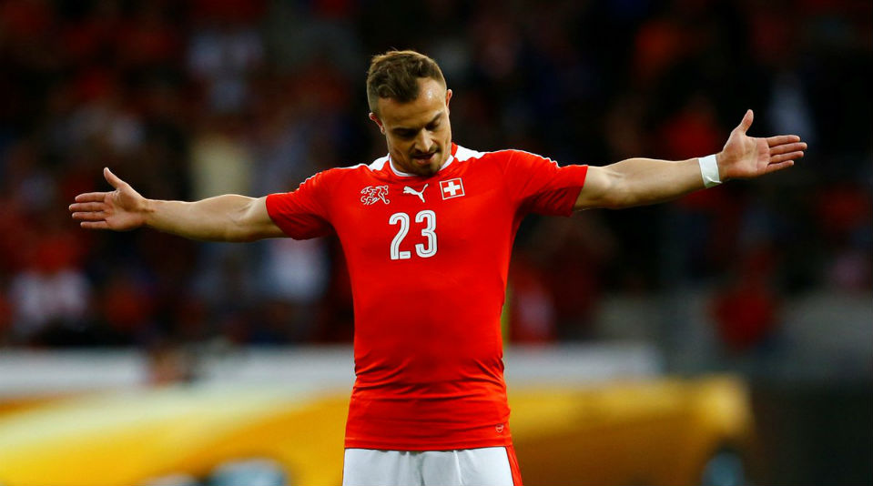 Forte bomba! O gola&ccedil;o de Shaqiri nesta quinta valeu at&eacute; os aplausos em p&eacute; da torcida
