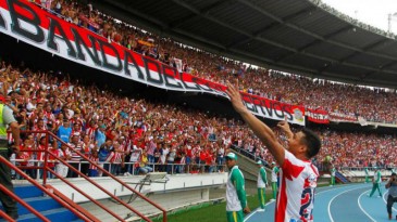 Em Barranquilla, 45 mil ofereceram uma recepção fantástica a Téo Gutiérrez, o rei errante