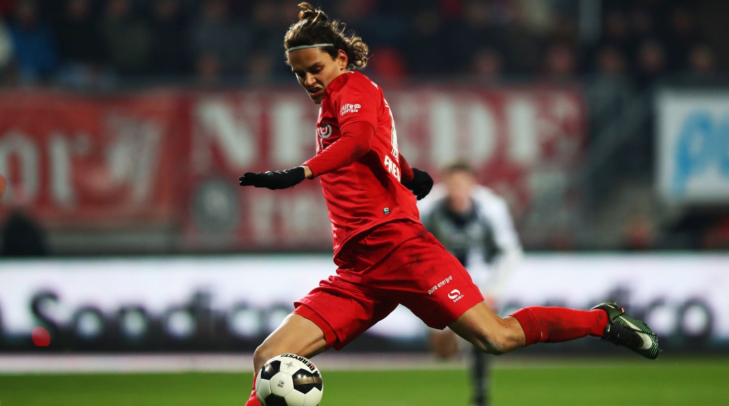 ENSCHEDE, NETHERLANDS - JANUARY 20: Enes Unal of FC Twente in action during the Dutch Eredivisie match between FC Twente and Heracles Almelo held at De Grolsch Veste on January 20, 2017 in Enschede, Netherlands. (Photo by Dean Mouhtaropoulos/Getty Images)